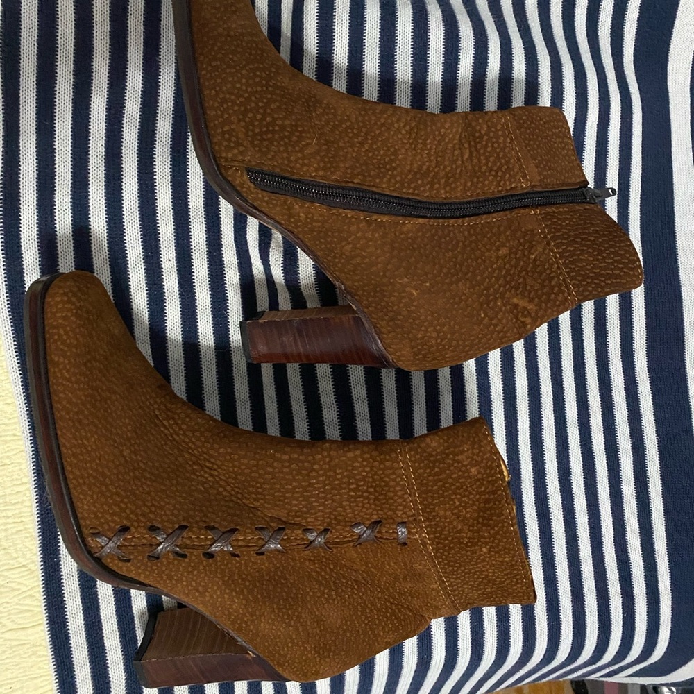 Febo Suede Women’s Ankle Boots size 8